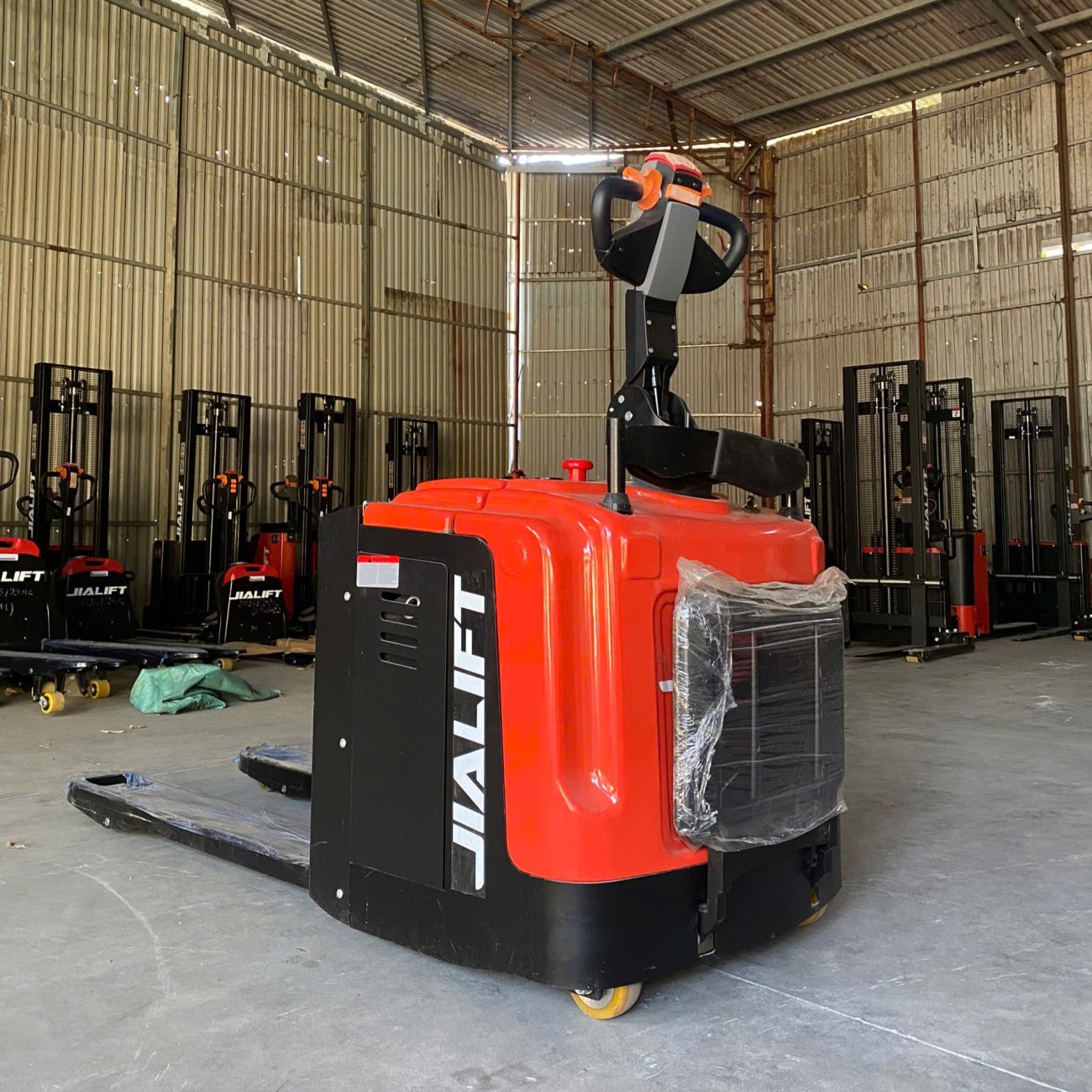 Alternative view of Xe nâng điện thấp có bệ đứng lái 3 Tấn SL30GA