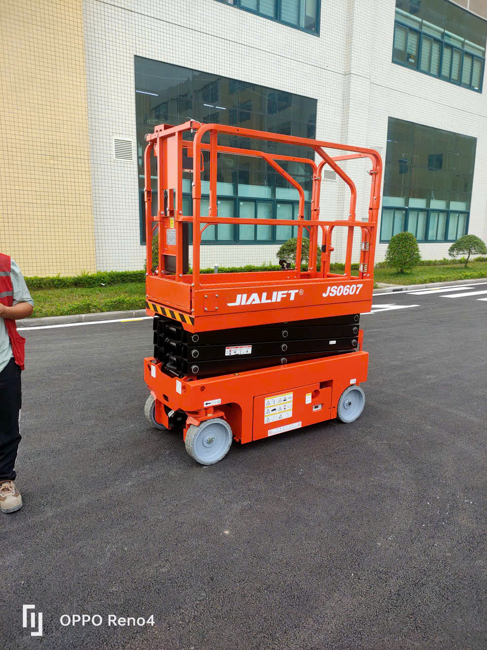 Xe nâng người cắt kéo 6m JS0607 - Ảnh 4