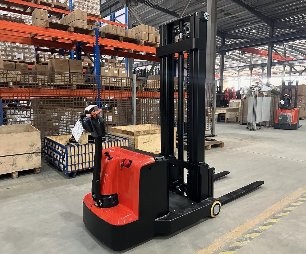 Alternative view of Xe nâng điện Stacker 1 Tấn E1030J