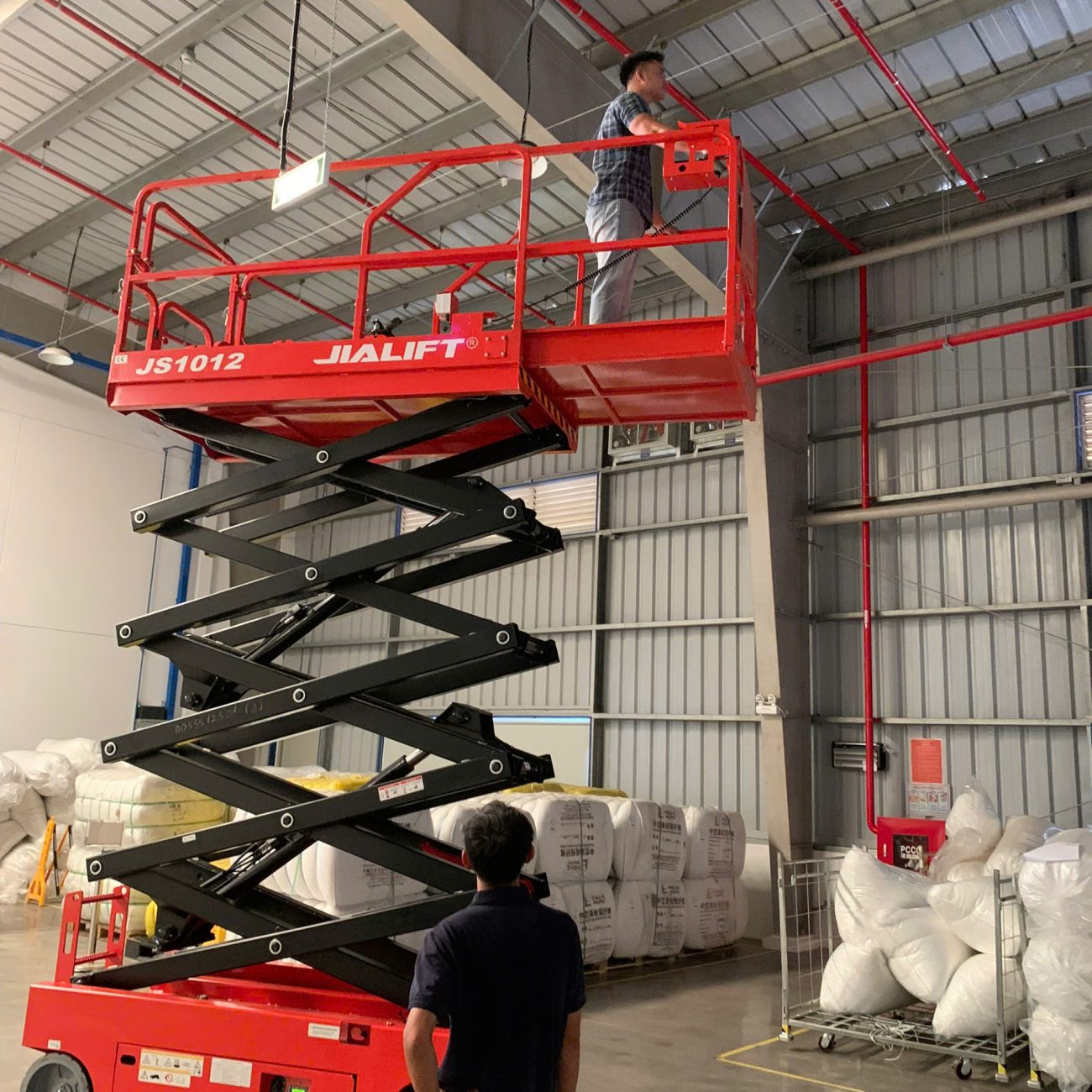 Alternative view of Xe nâng người cắt kéo 10m JS1012