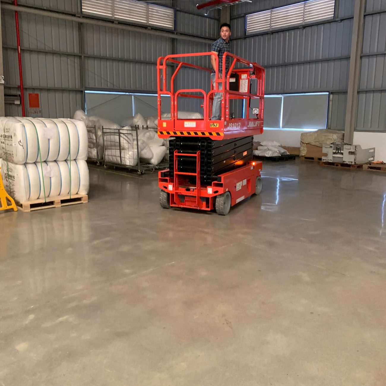Xe nâng người cắt kéo 10m JS1012