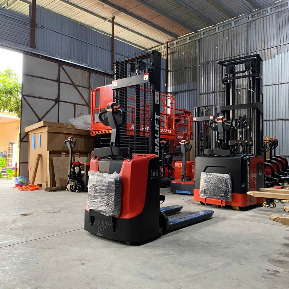 Xe nâng Stacker CDD2030J-BRM