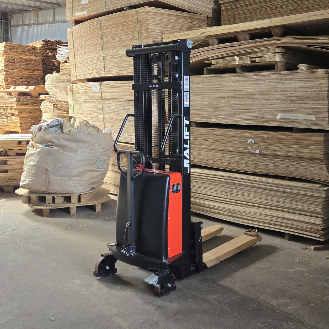 Xe nâng điện bán tự động 2 Tấn SPN2020 - Ảnh 3