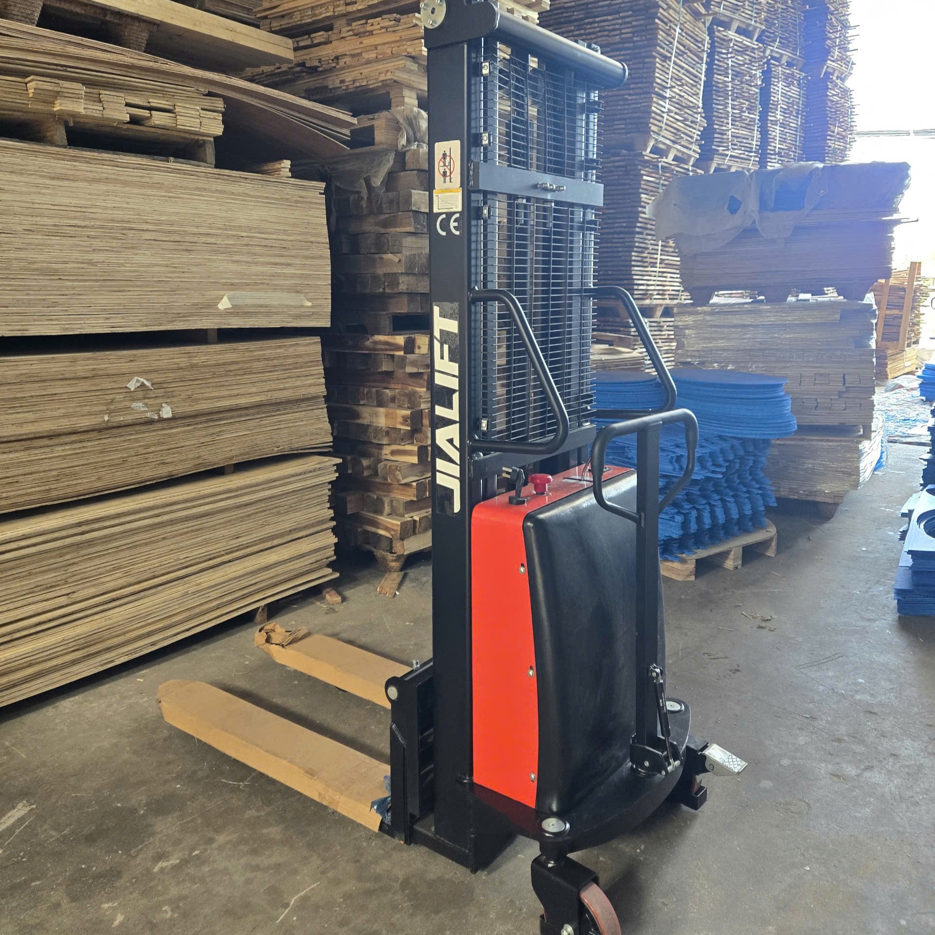Xe nâng điện bán tự động 2 Tấn SPN2020 - Ảnh 4
